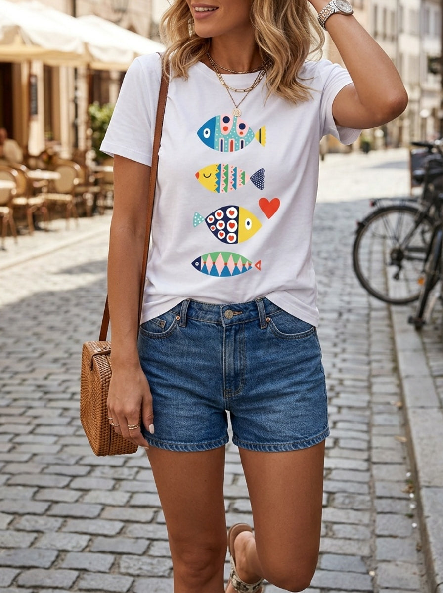 Blue Fish Heart Print Nautical Smiling Fish Graphic Tee for Men Women, Cute Ocean Beach Short Sleeve T-Shirt, Casual Crew Neck Top for Beach Lover Gift